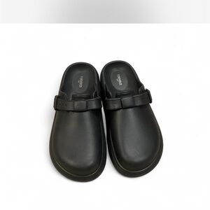 Forever 21 Birkenstock style Classic Black Slip-On Clogs